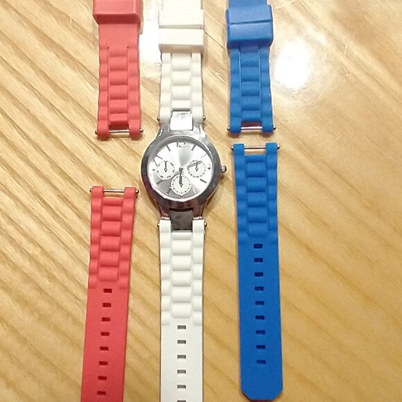 Watche - Picture 1 of 3